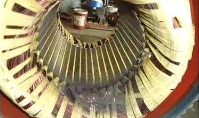 電機(jī)運(yùn)行電壓不穩(wěn)定燒毀案例圖